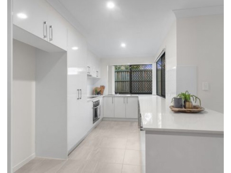 7 Franco Place, Bridgeman Downs QLD 4035