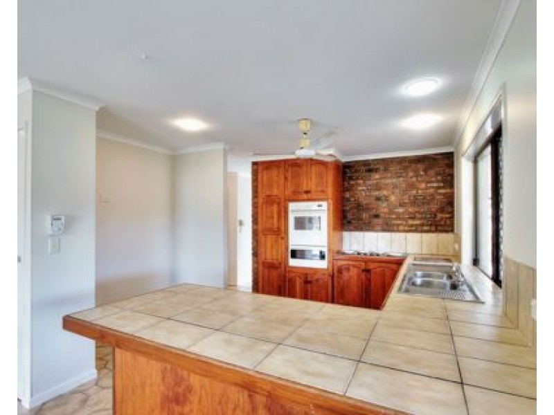 27 BROCHET ST, Mansfield QLD 4122