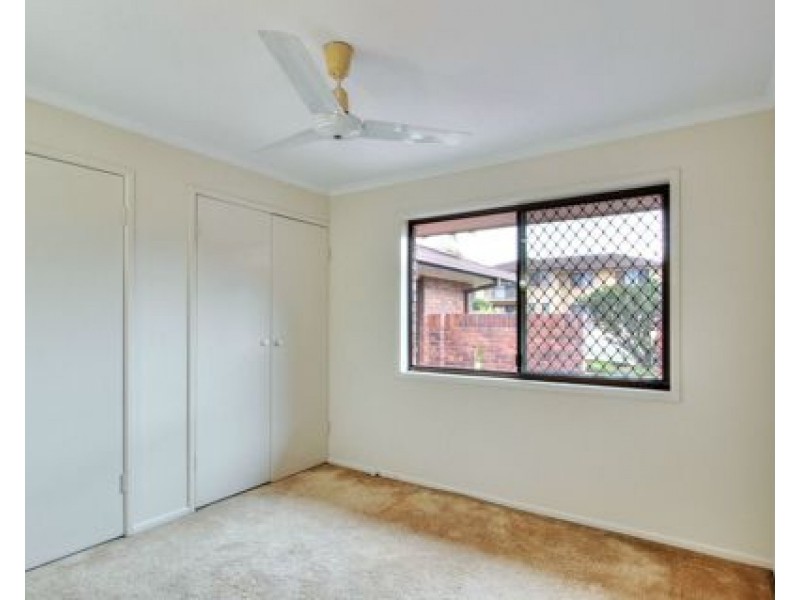 27 BROCHET ST, Mansfield QLD 4122