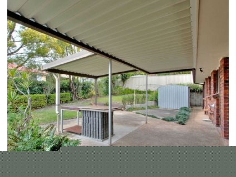 27 BROCHET ST, Mansfield QLD 4122