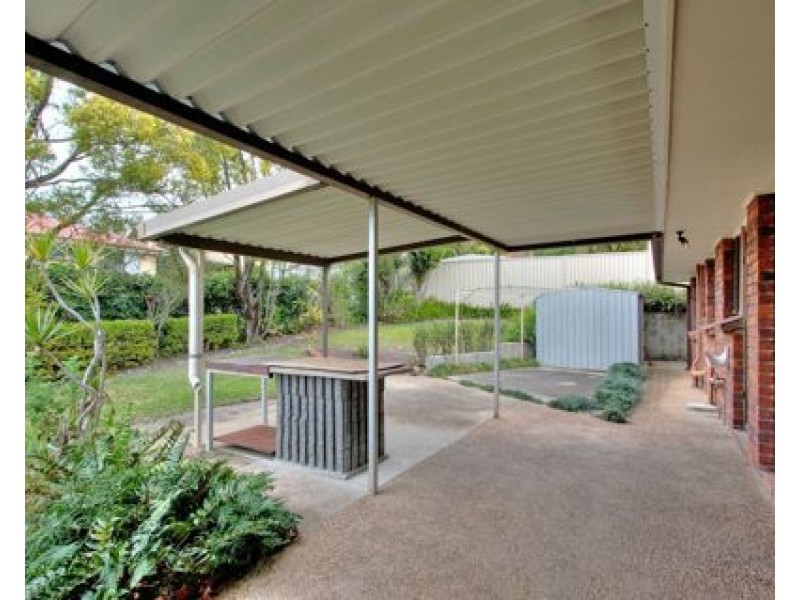 27 BROCHET ST, Mansfield QLD 4122