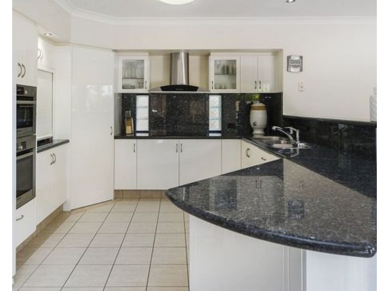 2128 Fernlea Close, Hope Island QLD 4212