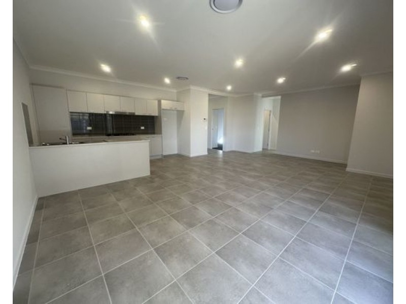 8 Achilles Street, Greenbank QLD 4124