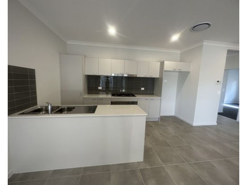 8 Achilles Street, Greenbank QLD 4124