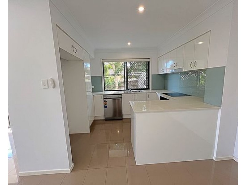 18 30 Girraween Cres, Parkinson QLD 4115