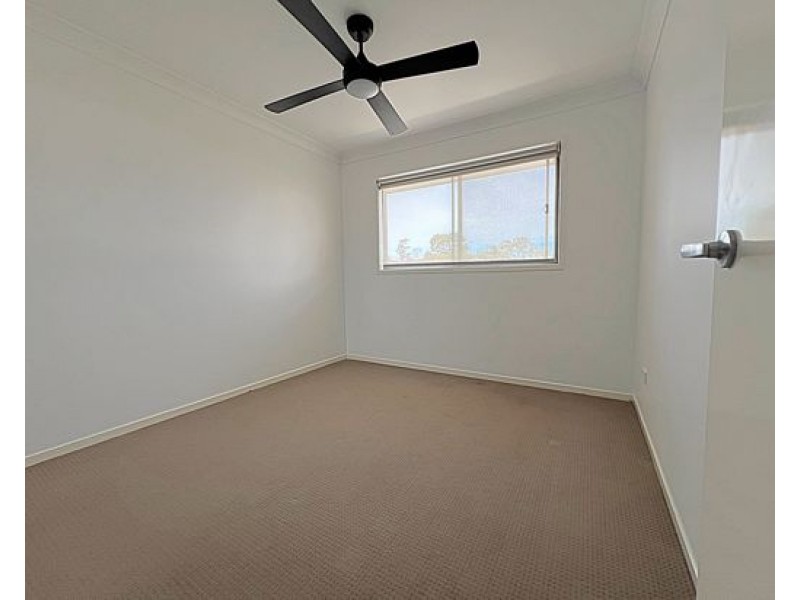 18 30 Girraween Cres, Parkinson QLD 4115