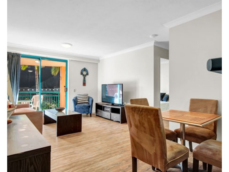 22 / 11 – 17 Philip Avenue, Broadbeach QLD 4218