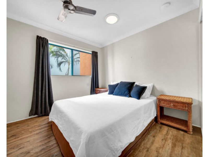 22 / 11 – 17 Philip Avenue, Broadbeach QLD 4218