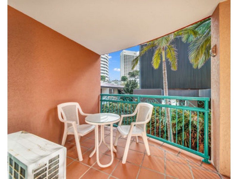22 / 11 – 17 Philip Avenue, Broadbeach QLD 4218
