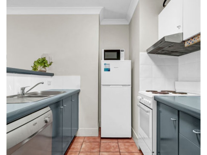 22 / 11 – 17 Philip Avenue, Broadbeach QLD 4218