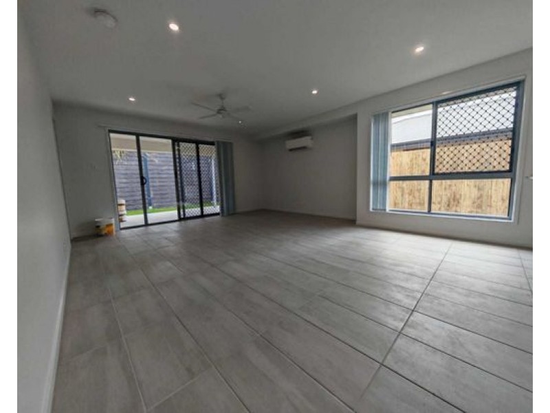 3 Rosa Street, Ripley QLD 4306