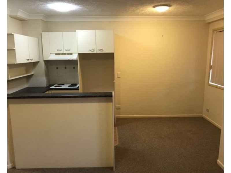 Unit 2, 56-58 Bauer Street, Southport QLD 4215