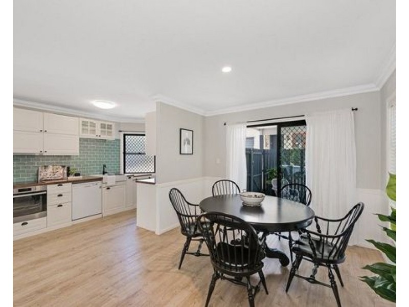 2/17 Blake St, Wooloowin QLD 4030