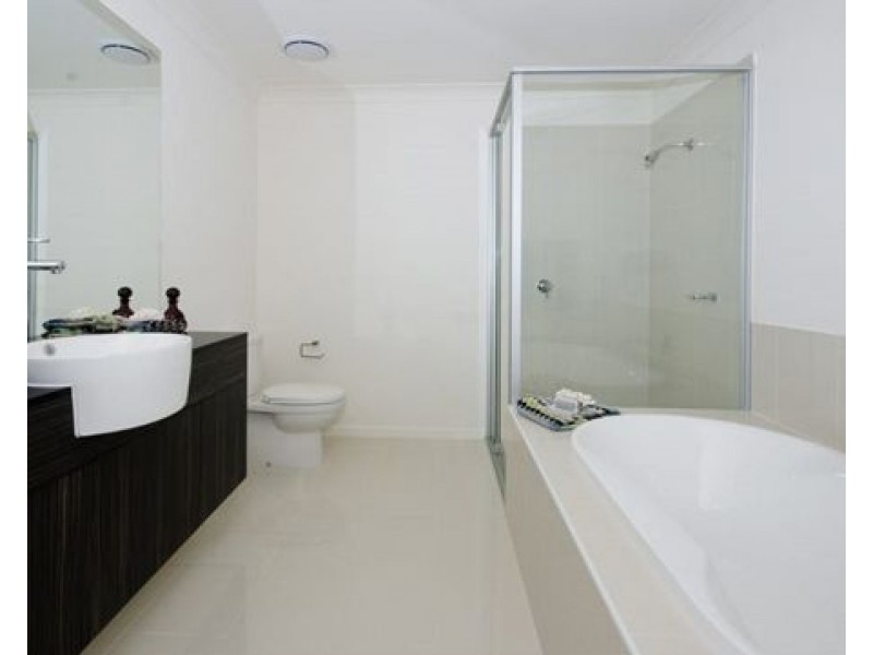 28 14 Norris St, Pacific Pines QLD 4211