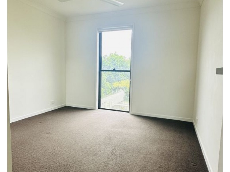 28 14 Norris St, Pacific Pines QLD 4211