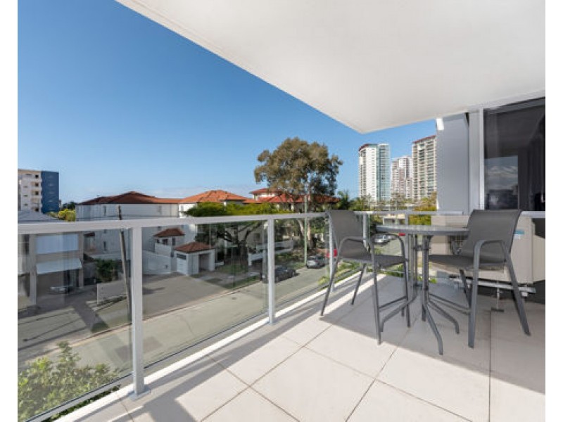 205/8 Norman Street, Southport QLD 4215