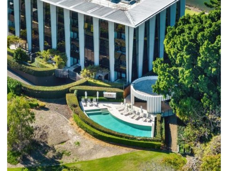 305E 1 Marina drive, Benowa QLD 4217