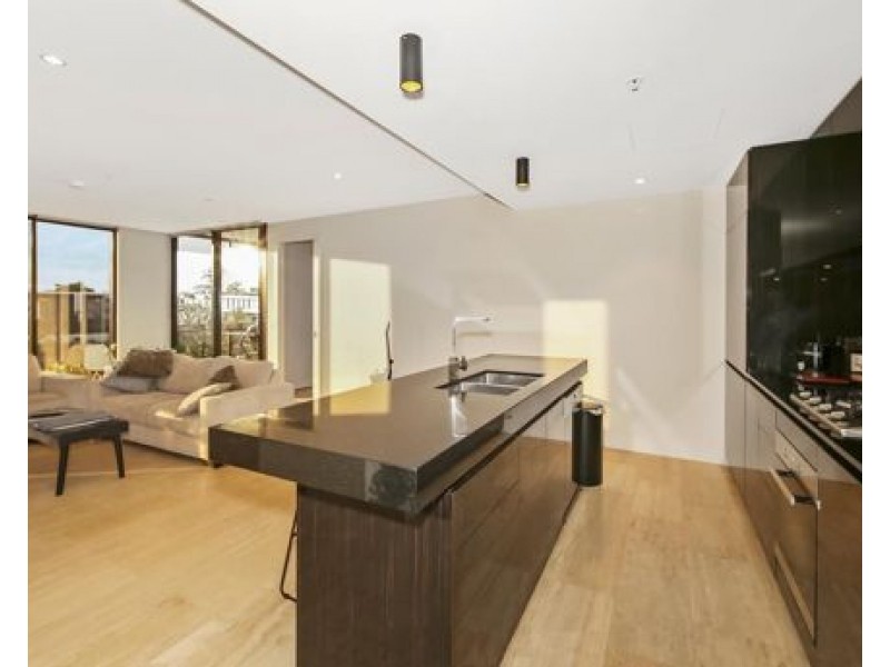 305E 1 Marina drive, Benowa QLD 4217