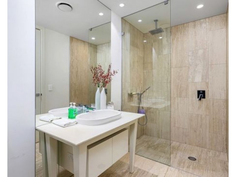 305E 1 Marina drive, Benowa QLD 4217