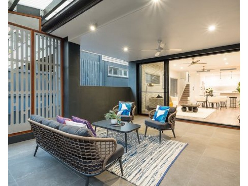 2/59 Woodstock Road, Toowong QLD 4066