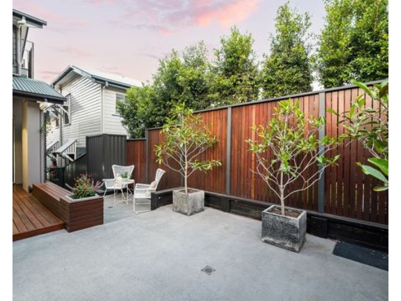 2/59 Woodstock Road, Toowong QLD 4066