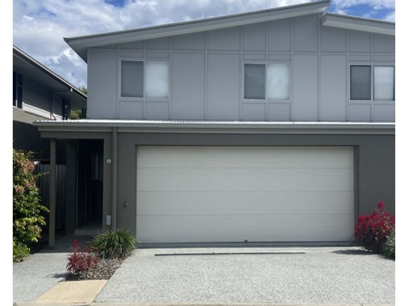 2 Toohey Street, Pacific Pines QLD 4211