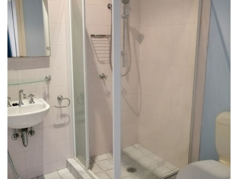 2 Waverley Road, Taringa QLD 4068