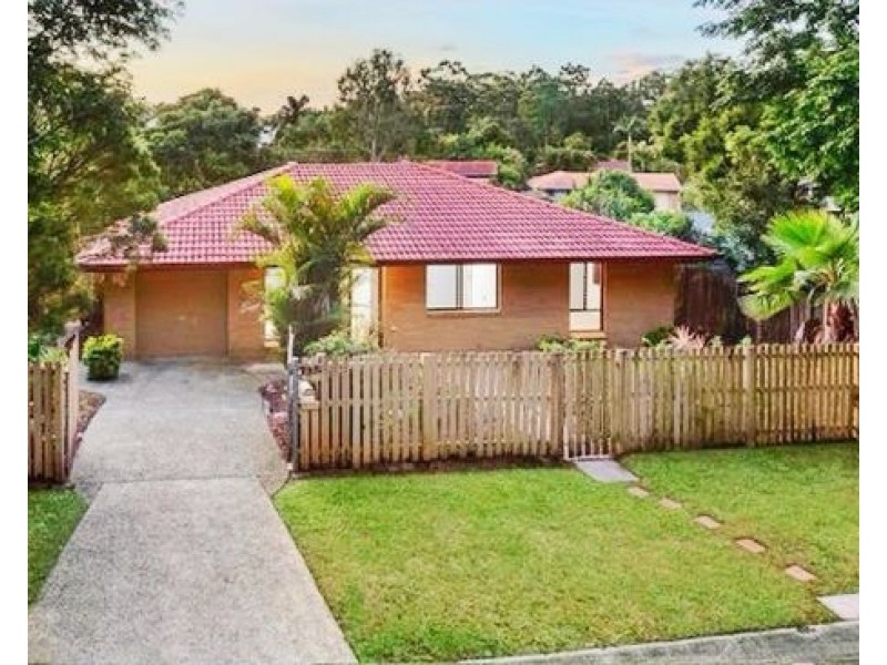 15 Bassett Street, Holland Park QLD 4121