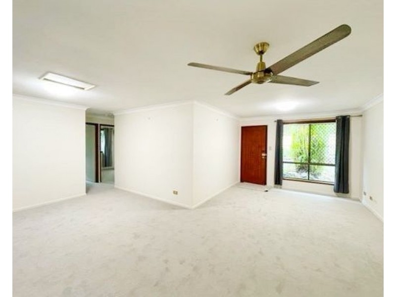 15 Bassett Street, Holland Park QLD 4121