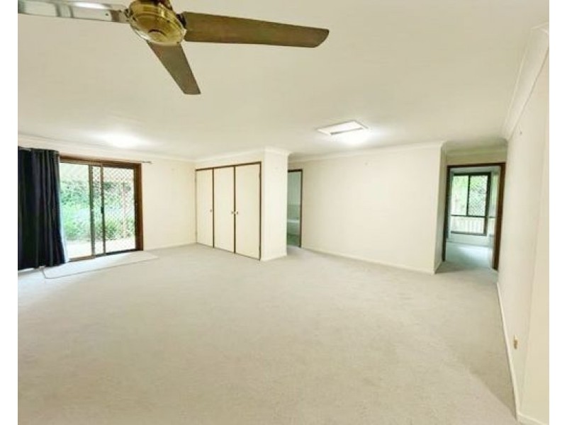 15 Bassett Street, Holland Park QLD 4121