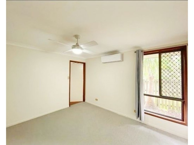 15 Bassett Street, Holland Park QLD 4121