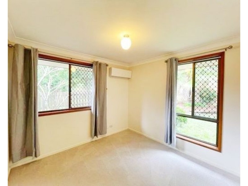 15 Bassett Street, Holland Park QLD 4121