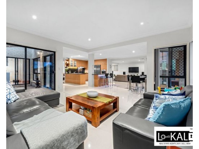 56 Kirra Place, Carindale QLD 4152