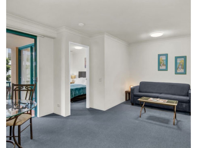 U7 11-17 Philip Avenue, Broadbeach QLD 4218