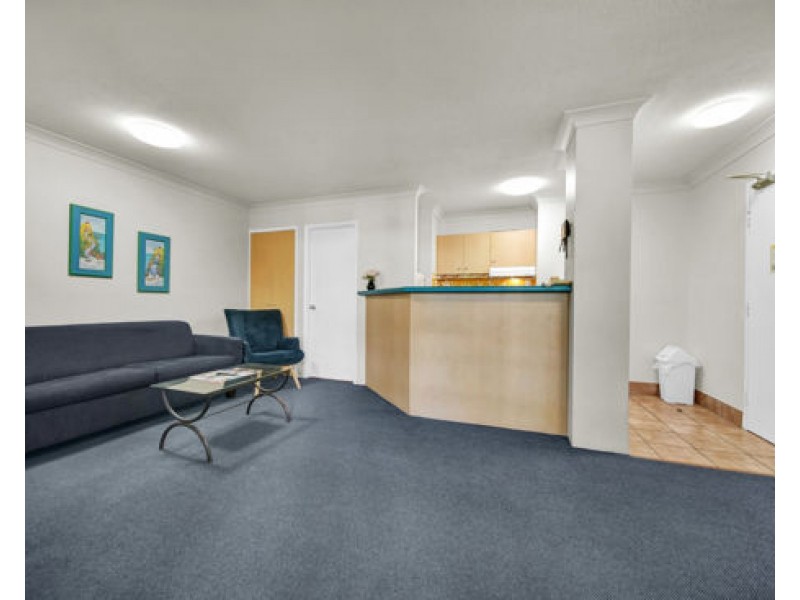 U7 11-17 Philip Avenue, Broadbeach QLD 4218