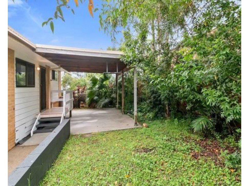 1/ 129 Falconer St, Southport QLD 4215