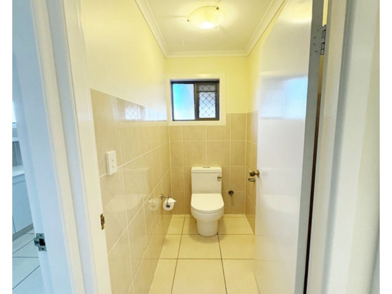 1/ 129 Falconer St, Southport QLD 4215