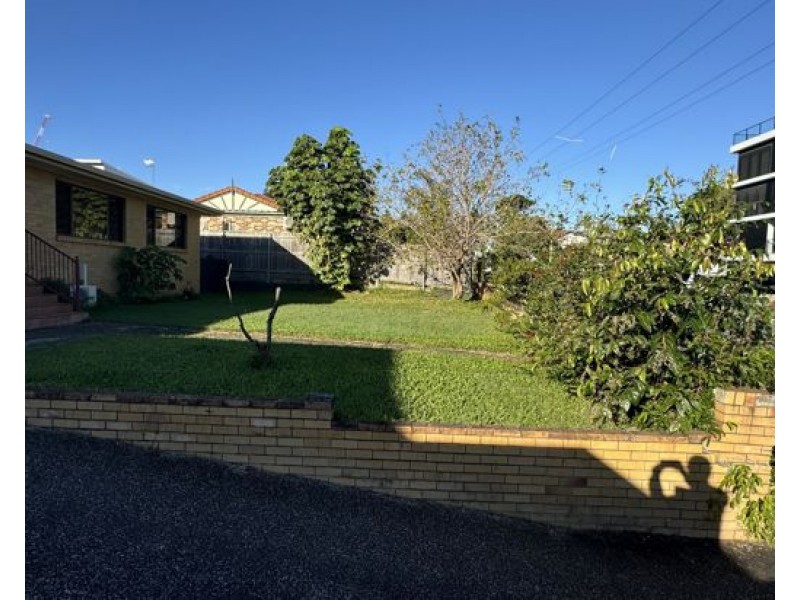 1/ 129 Falconer St, Southport QLD 4215