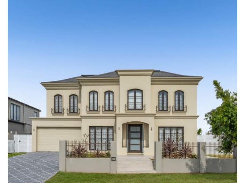 8821 The Point Circuit, Hope Island QLD 4212