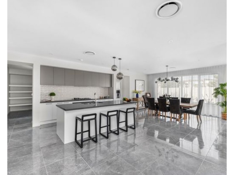 8821 The Point Circuit, Hope Island QLD 4212