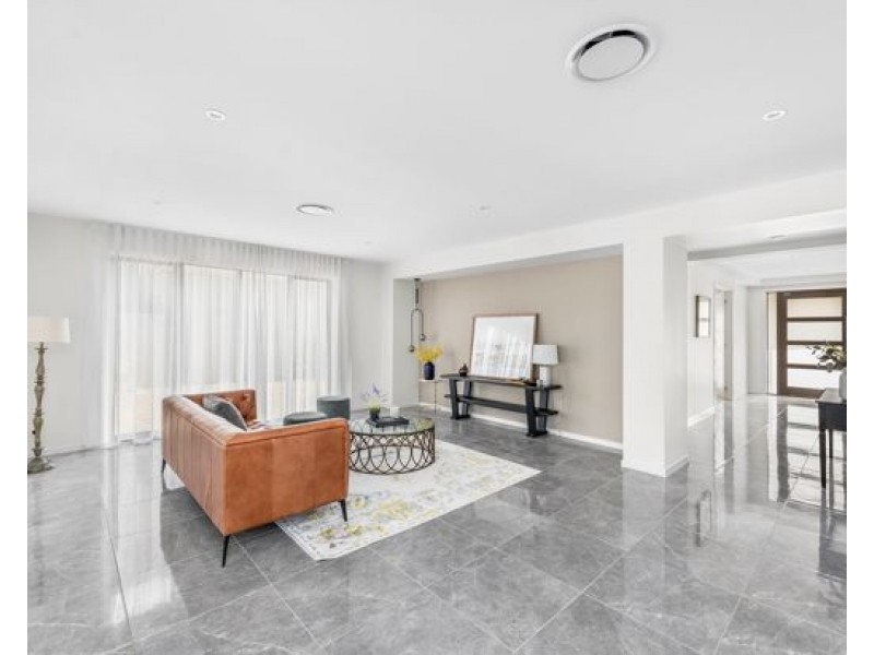 8821 The Point Circuit, Hope Island QLD 4212