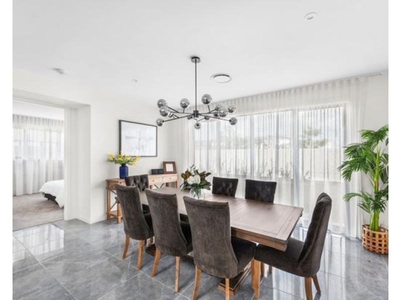 8821 The Point Circuit, Hope Island QLD 4212
