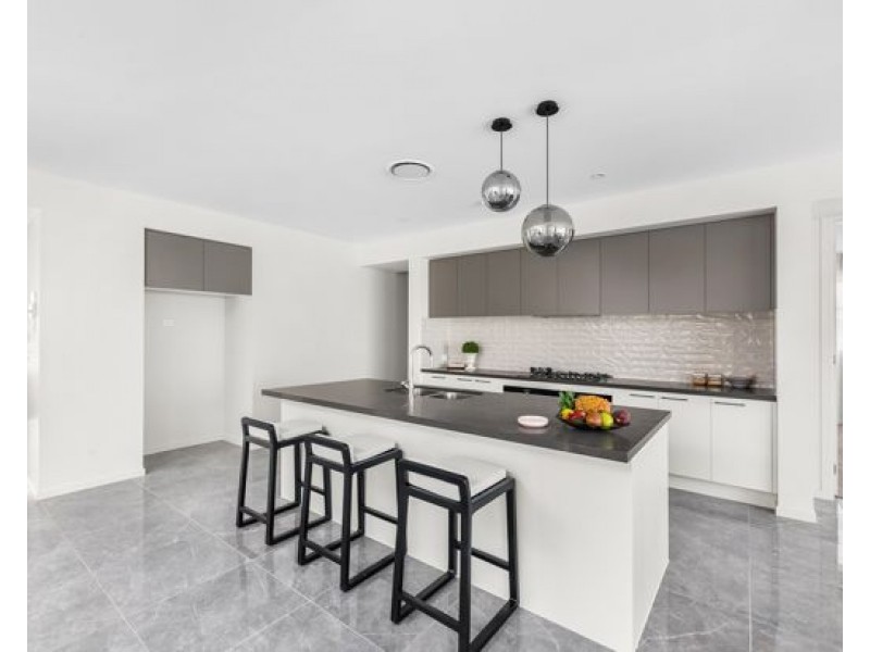8821 The Point Circuit, Hope Island QLD 4212