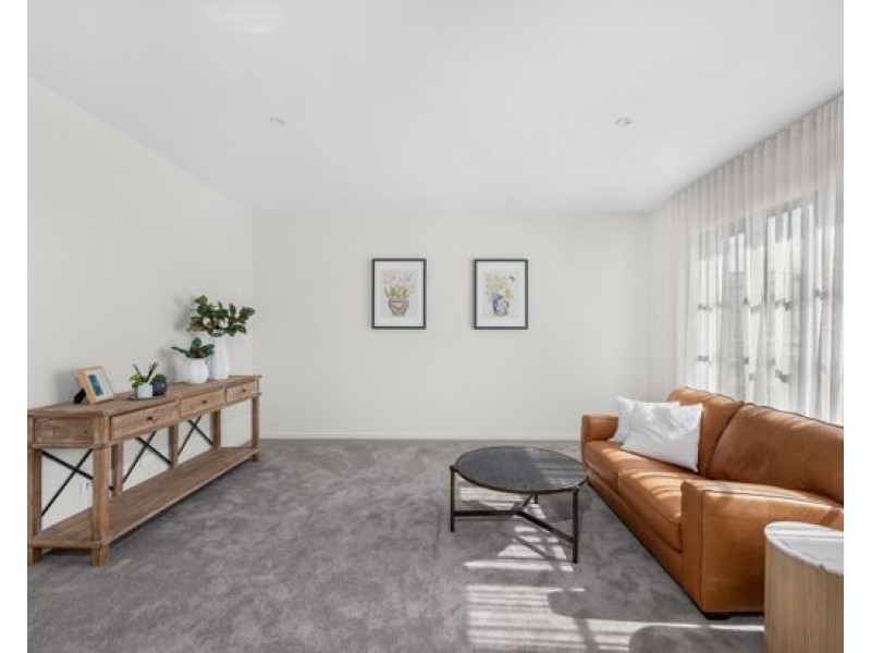 8821 The Point Circuit, Hope Island QLD 4212