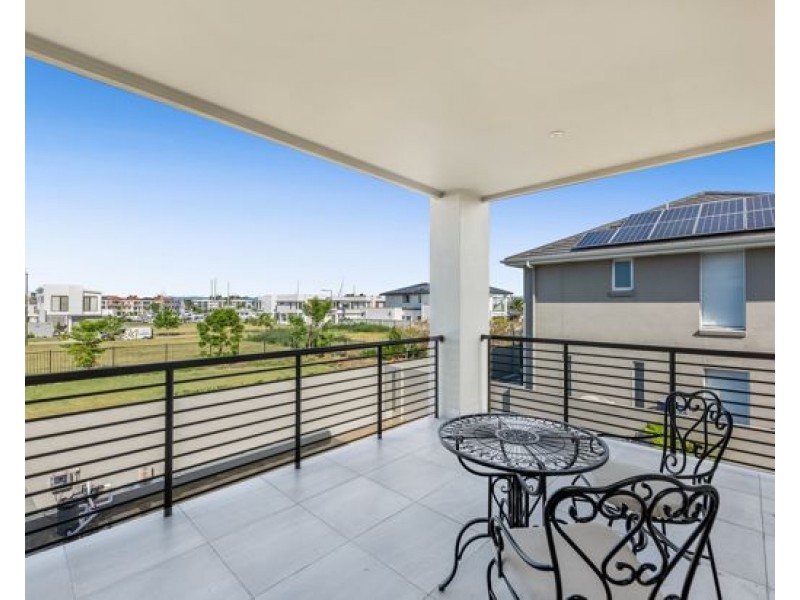 8821 The Point Circuit, Hope Island QLD 4212