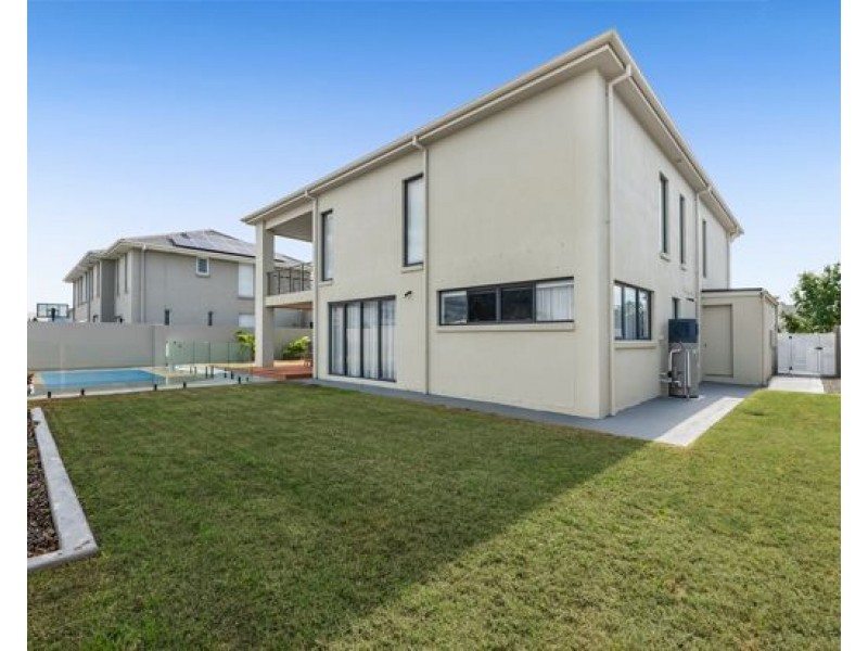 8821 The Point Circuit, Hope Island QLD 4212