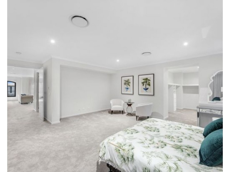 8821 The Point Circuit, Hope Island QLD 4212
