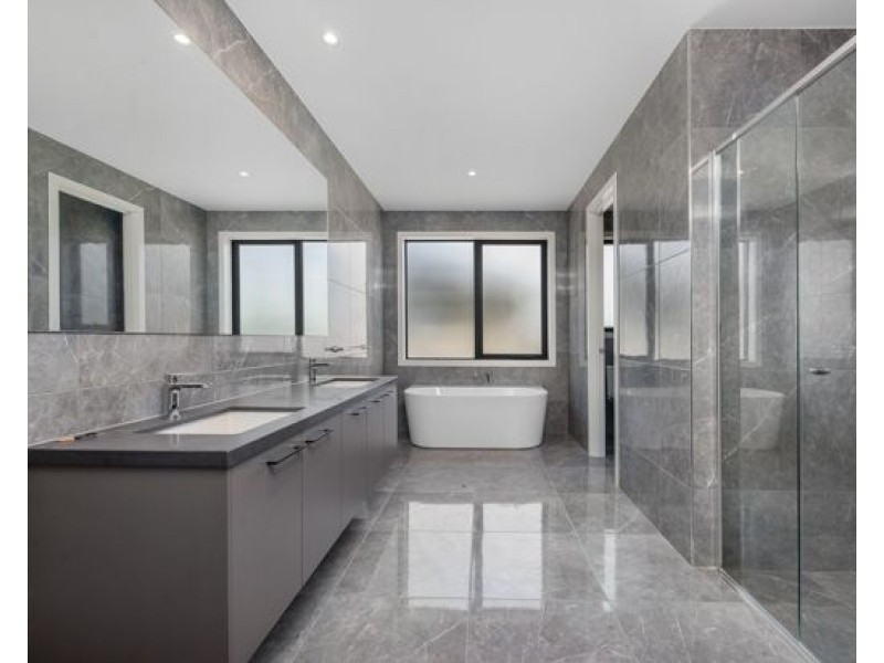 8821 The Point Circuit, Hope Island QLD 4212