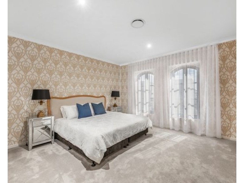 8821 The Point Circuit, Hope Island QLD 4212