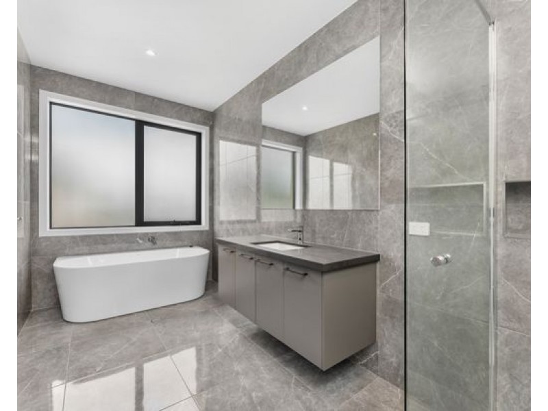 8821 The Point Circuit, Hope Island QLD 4212